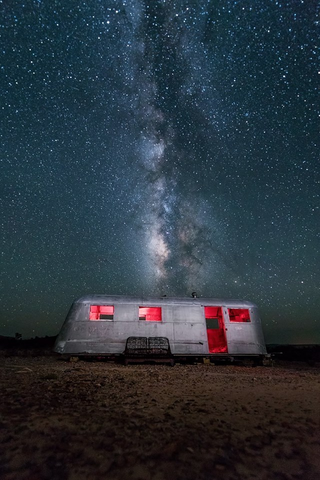 Illustration for article titled We're Marvelling At These Incredible Pictures Of The Night Skies